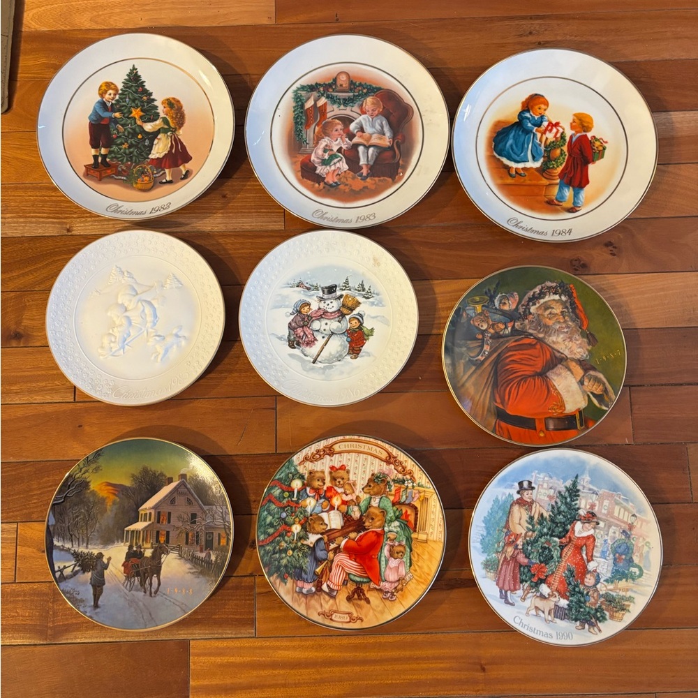 Set of Decorative Christmas Plates